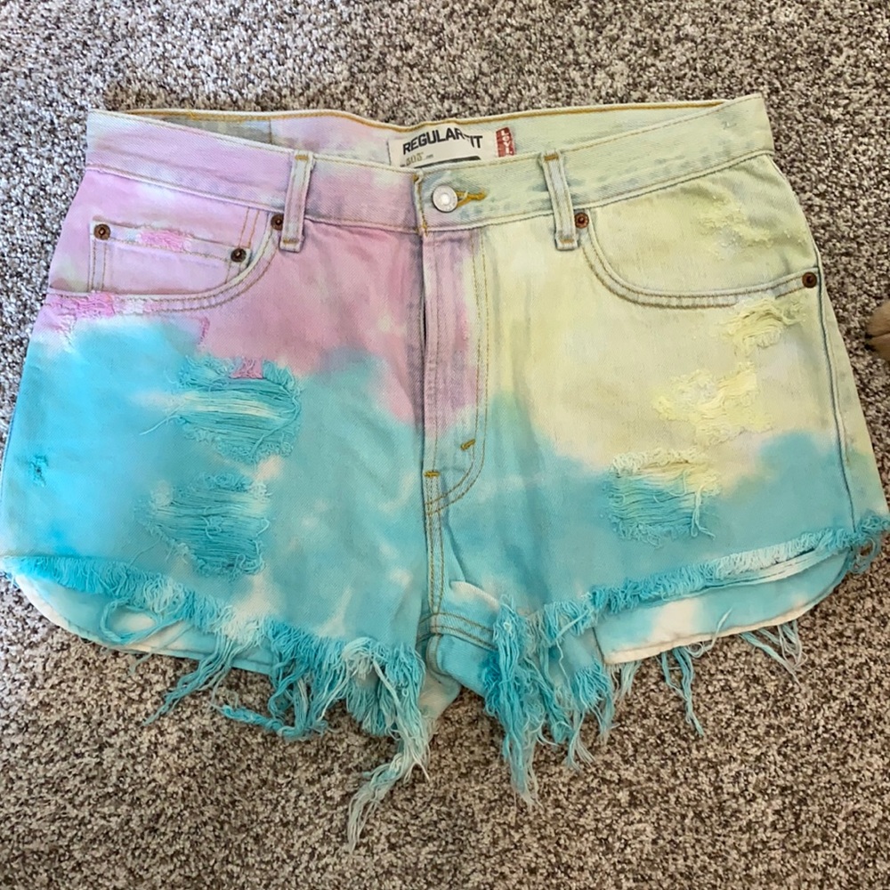 Tie dye Levi shorts